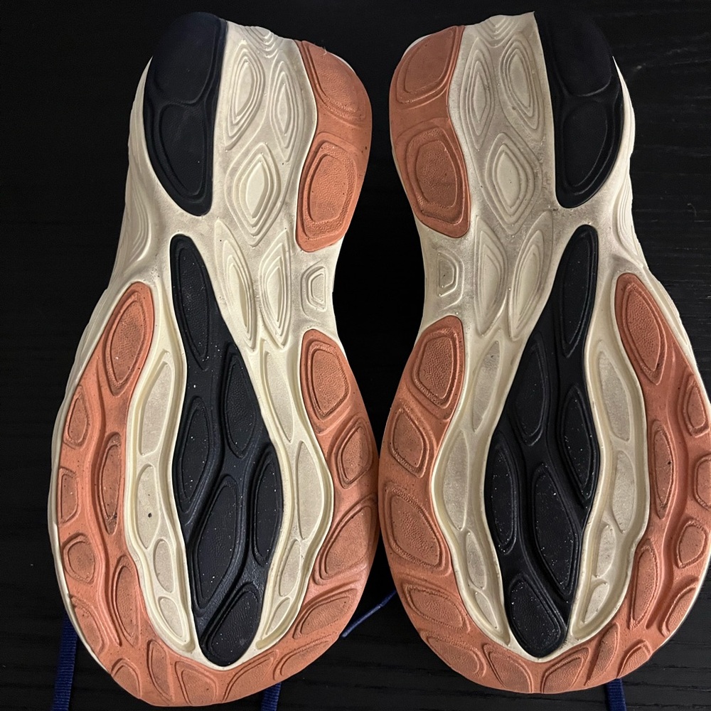 New Balance women’s athletic shoes - Picture 6 of 8
